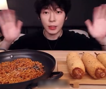 sio韩国小哥 咀嚼音火鸡面asmr视频