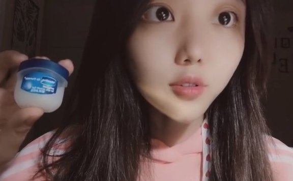 小姐姐模拟唇膏声控轻语|助眠解压