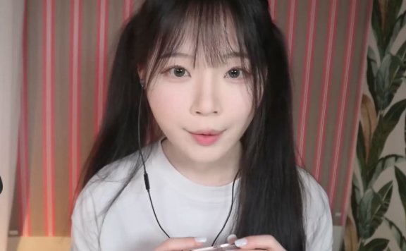 nara轻声细语的在耳边讲话|涂抹口红