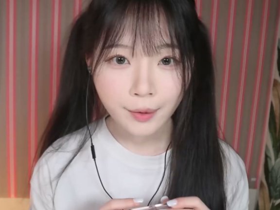 nara轻声细语的在耳边讲话|涂抹口红